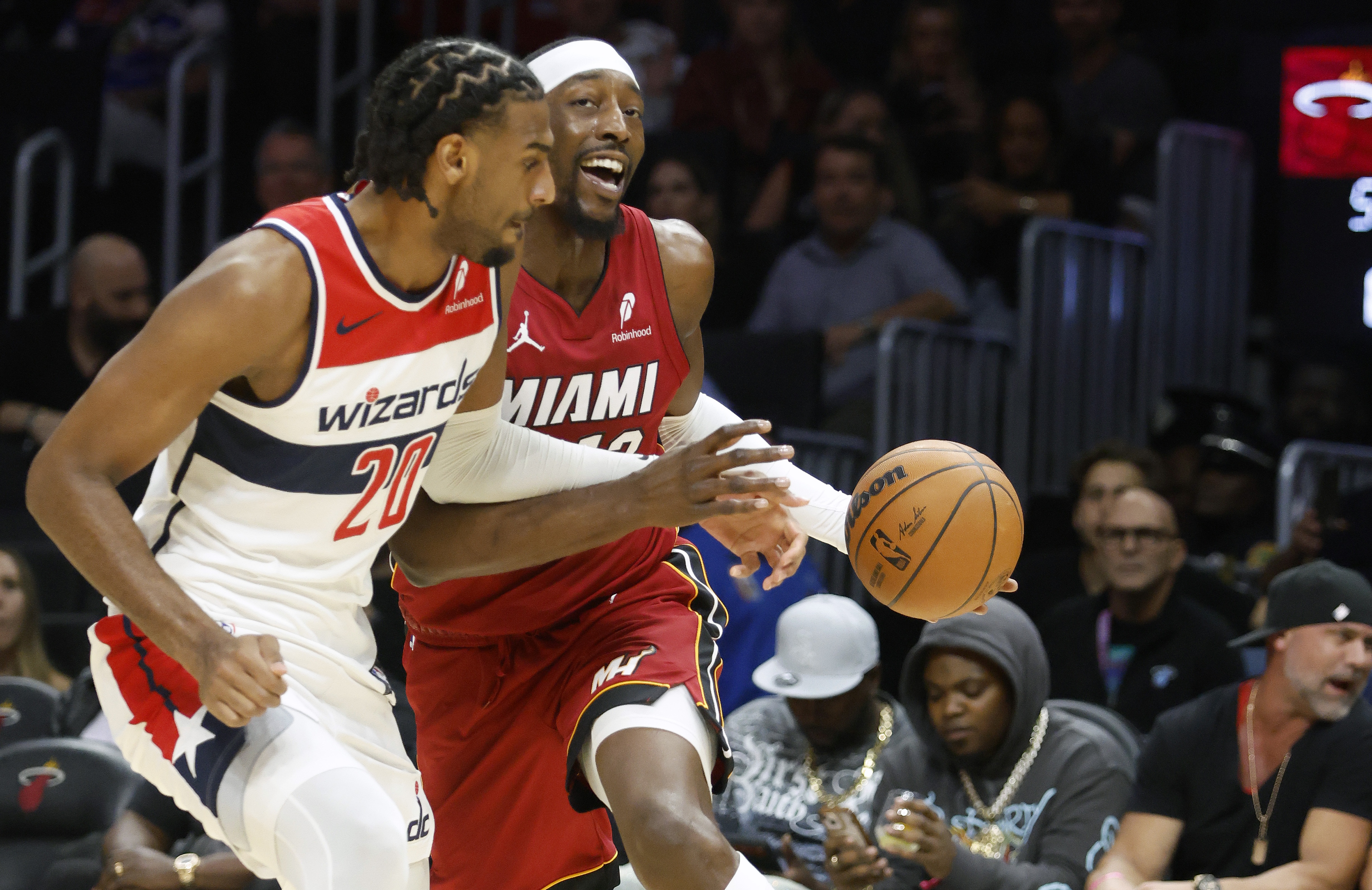 中国体育-TA名记：热火应该在领先27分且阿德巴约得到81分后将其换下！